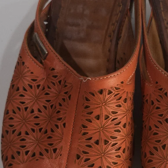 Vintage Clog Sandals - Picture 4 of 10